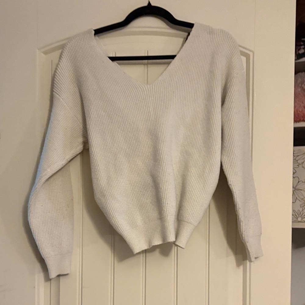 Elegant White V-Neck Sweater